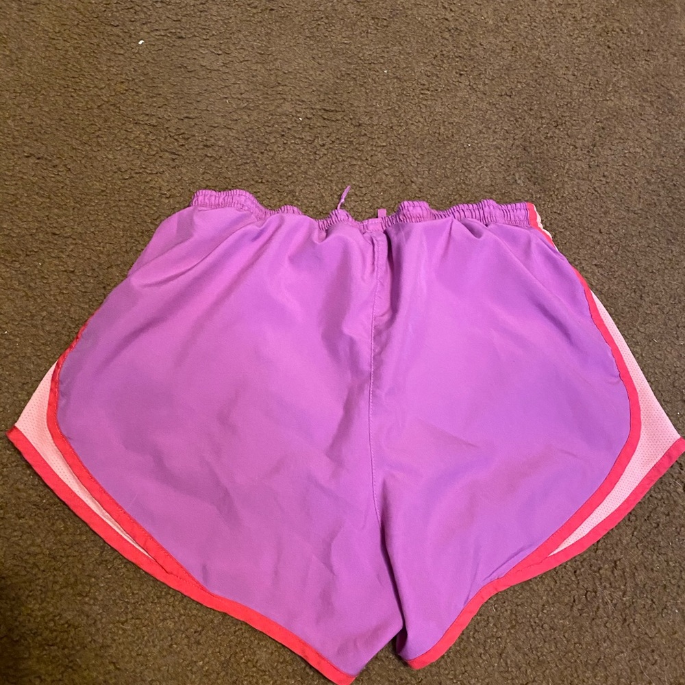 small pink nike shorts - Picture 2 of 3